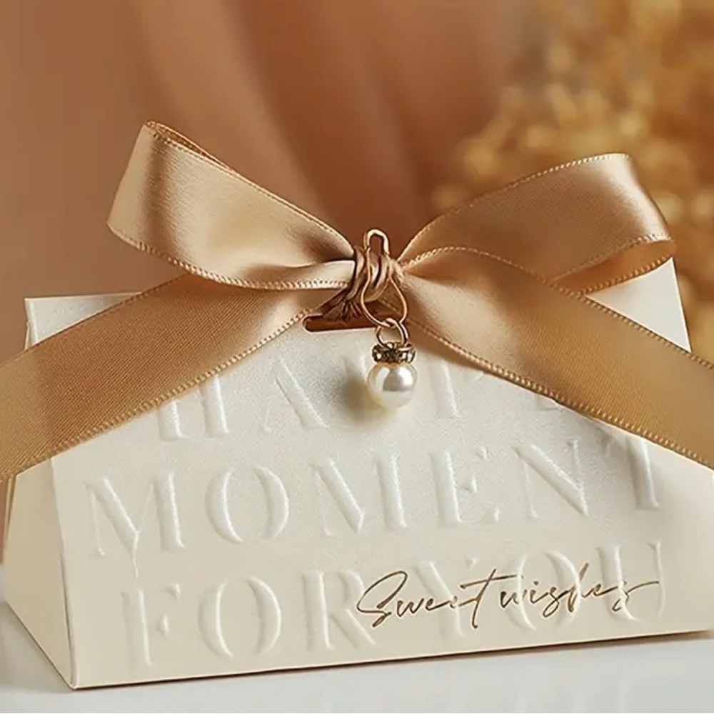 12 Elegant Champagne Triangle Candy Boxes, Gift Box, Wedding Favors for Guests